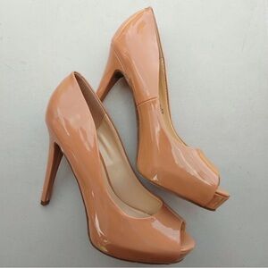 New Guess nude pumps 8.5